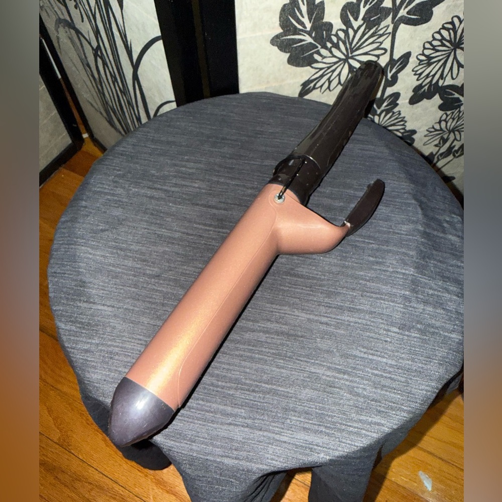 Rose Gold Curling Iron with Black Barrel
